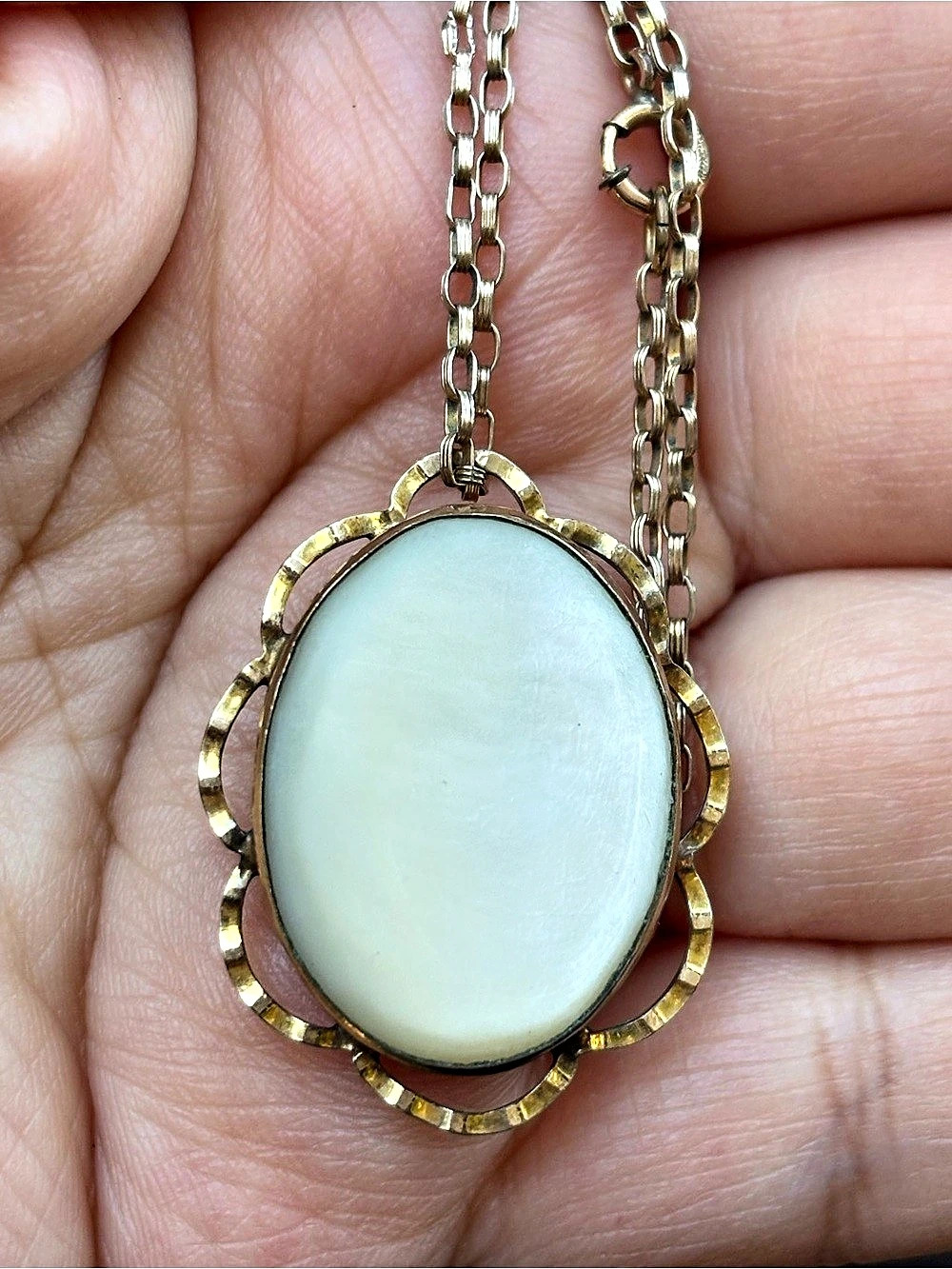 Rare 12K Gold Filled Mother of Pearl Locket Necklace 18” Vintage MOP Photo Penda